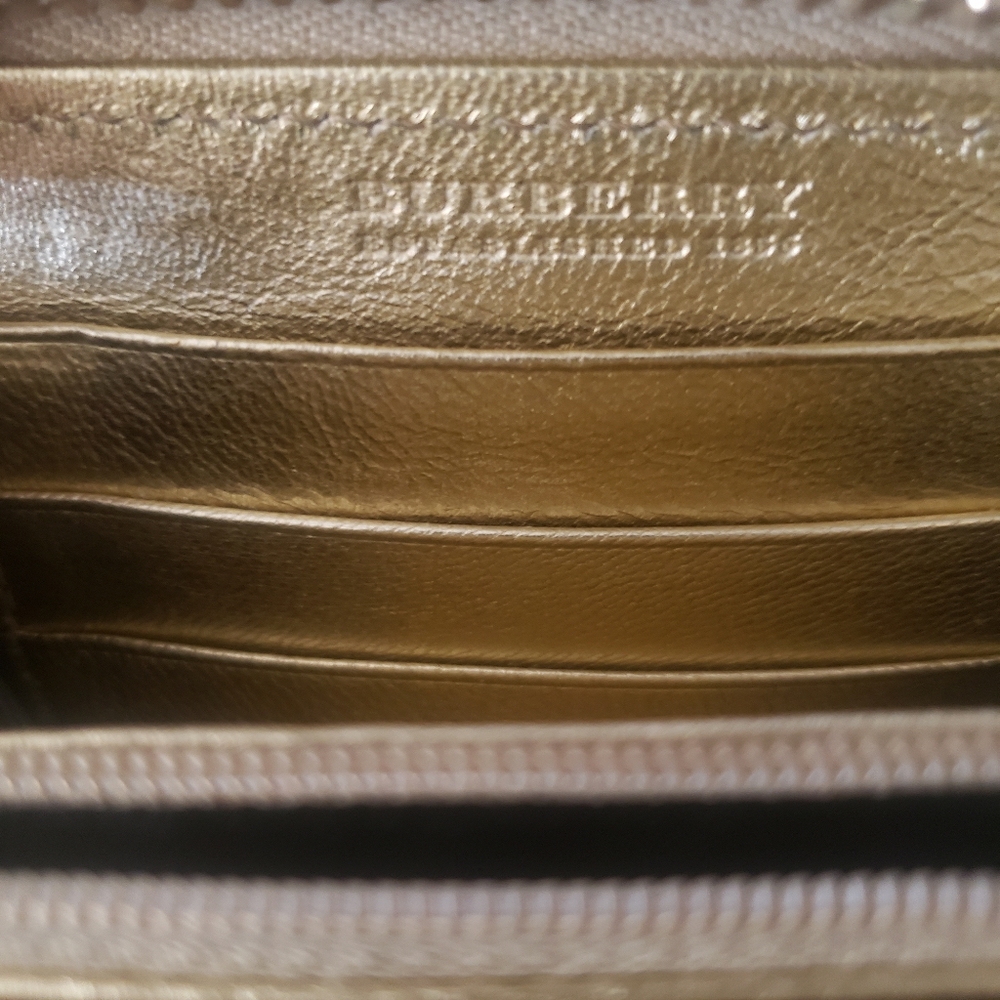 New, limited edition, Gold/Metalic Burberry Zip Wallet - Picture 6 of 8